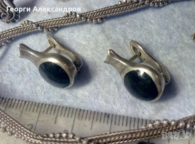 СРЕБЪРНИ БИЖУТА - Шармантни Английски СРЕБЪРНИ ОБЕЦИ Сребро 925 с Шлифован Черен Оникс, снимка 3 - Обеци - 52678575