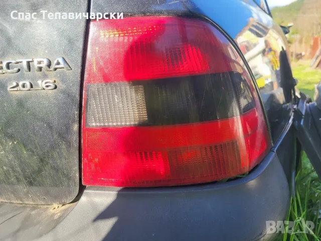 Продавам задни стопове за опел вектра 99г.