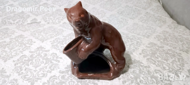 	СОЦ статуетка „Мечок с котле“ – винтидж керамика, отлично състояние!