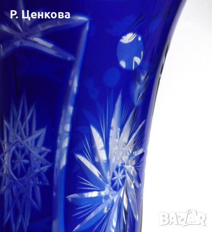 Голяма кобалтово синя кристална ваза, "cut to clear". Височина 26,5 см, диаметър при отвора 17 см., снимка 7 - Вази - 45338089