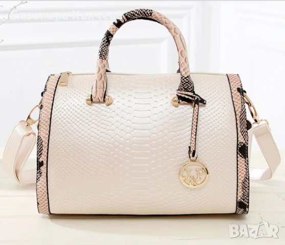 Дамска чанта с декорация от бяла змийска кожа, снимка 3 - Чанти - 51376371