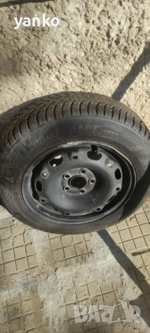 Зимни гуми Кумхо с джанти 165/70/14 - 8мм, снимка 3 - Гуми и джанти - 52411266