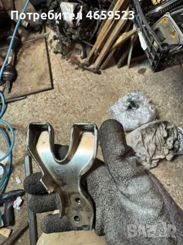 Планка за двигател на Мерцедес Mercedes 2.2Cdi само за 10лв. А6510900727