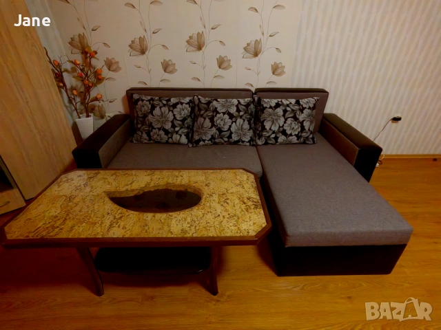 Ъглов, разтегателен диван, цвят сив, цена 150 евро, холна маса цена 50 евро , снимка 10 - Дивани и мека мебел - 53725028