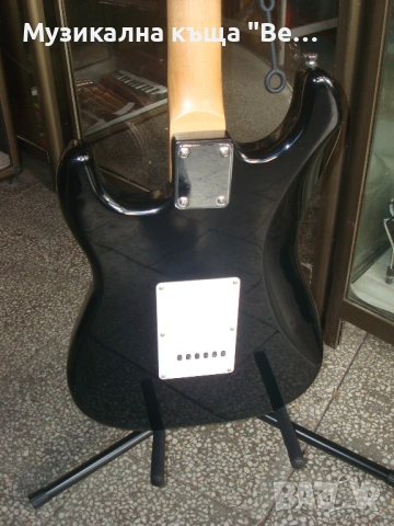 Електрическа китара с кабел и тремоло, снимка 8 - Китари - 47839432