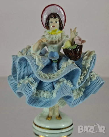 Порцеланова балерина със синя рокля и кошница - Sandizell, Dresden