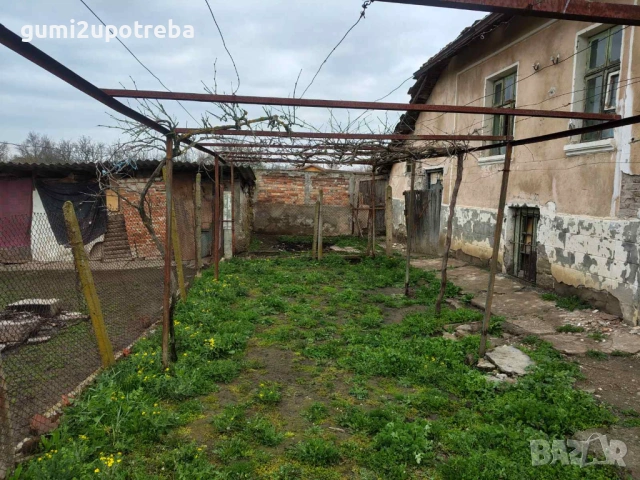 Продавам Дворно Място 3397кв.м с Масивна Стара Къща 60кв.м и Стопански Постройки, снимка 4 - Къщи - 54058151