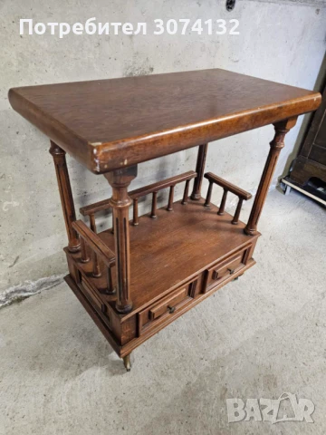 Масивен дъбов шкаф с колелца, снимка 2 - Шкафове - 50607908