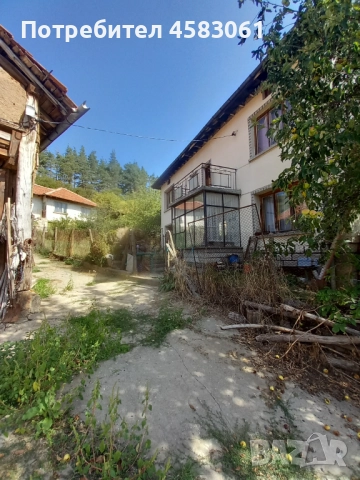 Две къщи в един парцел