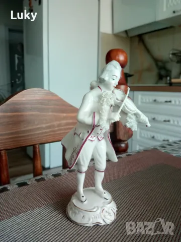 Прекрасна статуетка-Порцелан., снимка 4 - Статуетки - 50228595
