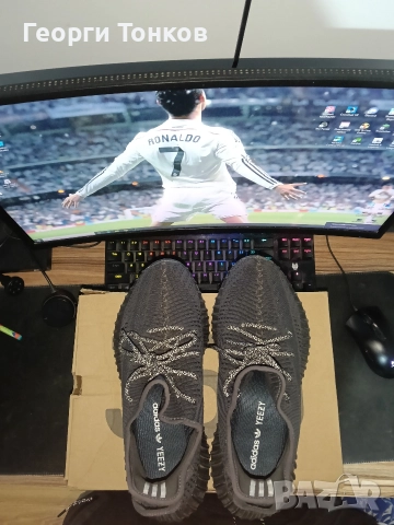 Продавам обувки YEEZY BOOST 350 V2!, снимка 3 - Маратонки - 52792303