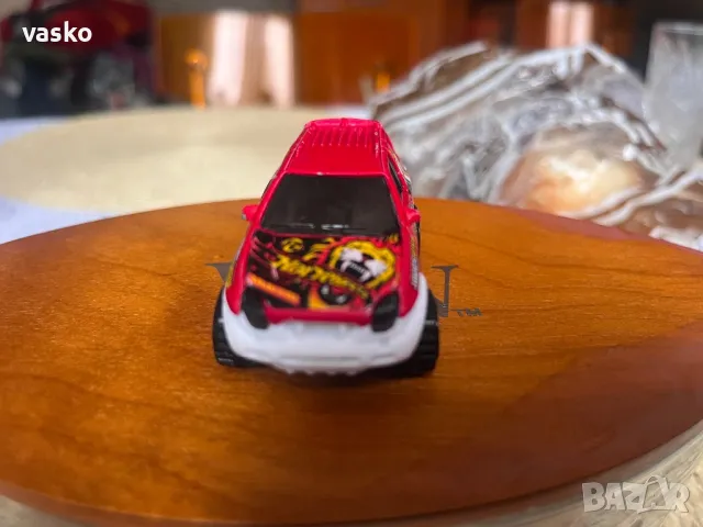 Hotwheels Isuzu-стар Китай, снимка 2 - Колекции - 49780166