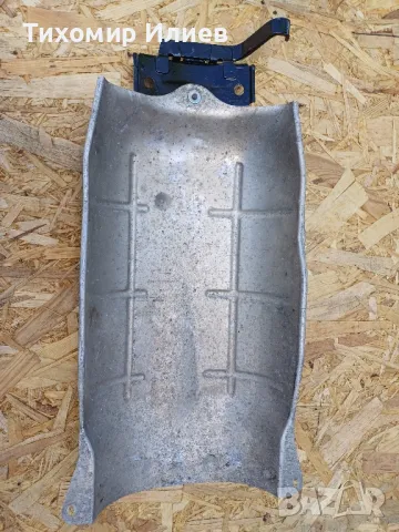 Предпазна ламарина за Мерцедес 190 1.8, снимка 2 - Части - 49049162