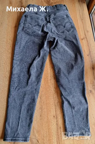 Сиви еластични дънки Levi's mom fit, снимка 6 - Дънки - 49449118