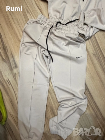 Дамски нов екип Nike - Sportswear Tech Dri-Fit ! М, 55 лв, снимка 3 - Спортни екипи - 51894773