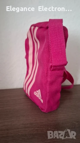 Оригинална чантичка Adidas – компактна и стилна , снимка 2 - Чанти - 51377586