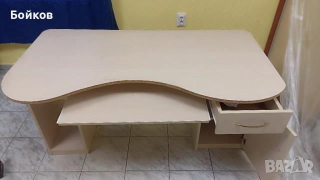 Голямо компютърно/офис бюро (150х80 см) с изтеглящ се плот и шкаф