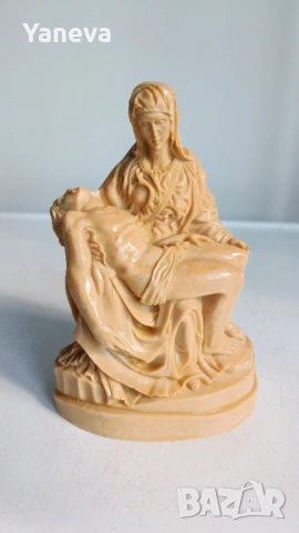 Статуетка „Пиета“ на Микеланджело, изобразяваща Дева Мария, държаща тялото на Исус Христос , снимка 2 - Статуетки - 53727551