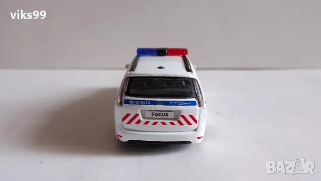 Bburago Ford Focus Combi Magyar Police Мащаб 1:43, снимка 4 - Колекции - 49374164