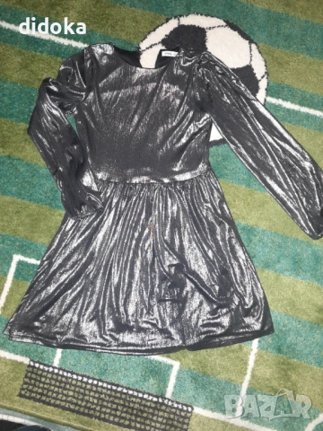 Модерна рокля цвят металик 