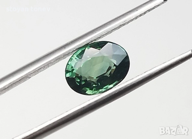 Естествен сапфир в искрящ зелен цвят 0.94кт.! Сертифициран! нов!, снимка 12 - Други - 53385224