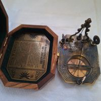 Компас със слънчев часовник от масивен бронз в дървена кутия, снимка 8 - Подаръци за мъже - 45080461