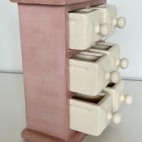 Handmade дървено шкафче с порцеланови чекмеджета, снимка 4 - Аксесоари за кухня - 45808429