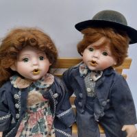 Колекционерски порцеланови кукли - момче и момиче на пейка, снимка 2 - Колекции - 45125159
