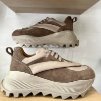 Дамска спортна обувка от естествени материали, снимка 1 - Дамски ежедневни обувки - 45526156