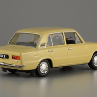 ВАЗ 21011 Жигула 1973 - мащаб 1:43 на DeAgostini моделът е нов в блистер, снимка 3 - Колекции - 44991481