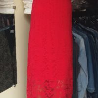Дълга червена дантелена рокля с остро деколте , снимка 1 - Рокли - 45389605