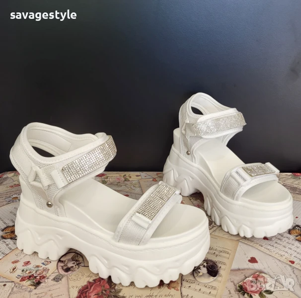 Дамски сандали в бяло на платформа, снимка 1