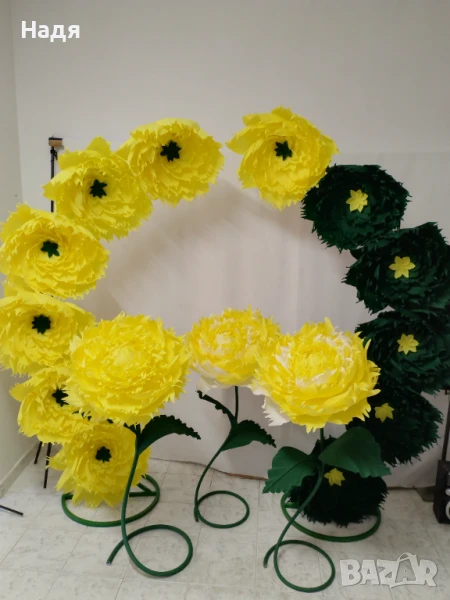 Арка от големи цветя креп хартия, снимка 1