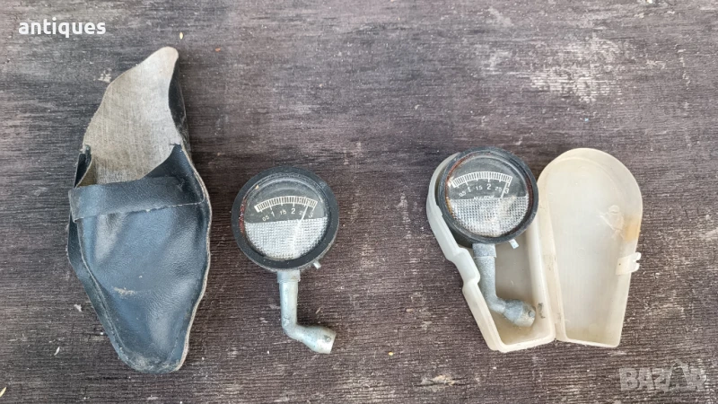 Два броя стари манометри за измерване на налягане на гумите , снимка 1
