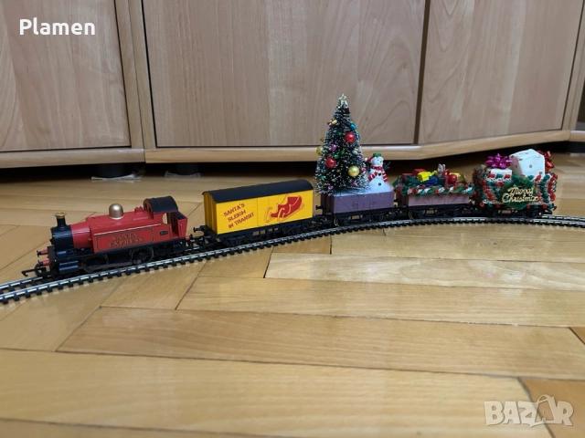 Коледен влак Hornby Santa’s Express R1248 + допълнителни вагони