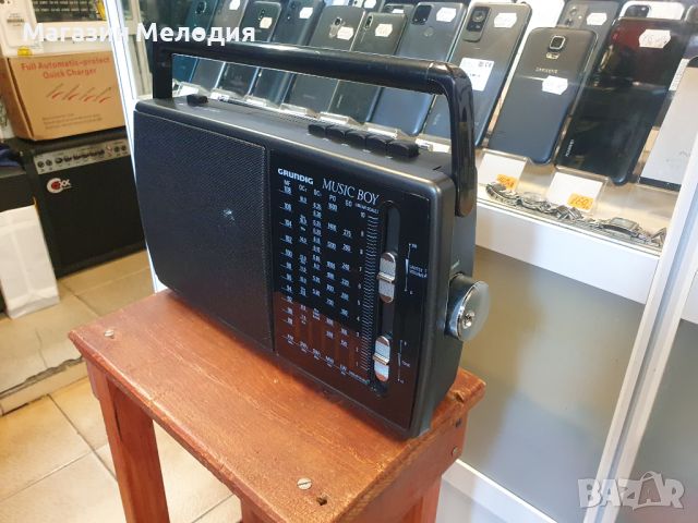 Радио Grundig Music Boy 170 В отлично техническо и визуално състояние., снимка 5 - Радиокасетофони, транзистори - 46306948