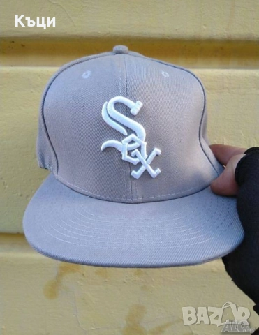 Шапка с права козирка. 