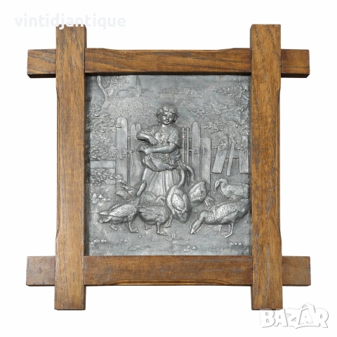 Колекционерско стенно пано от калай с мотив на жена