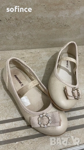 Златни пантофки с панделка и кристали за момиче Майорал/Mayoral  в златисто , снимка 5 - Детски пантофи - 53081999