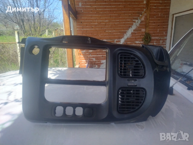 Рамка - Средна Конзола Табло За Форд Транзит 2002г. / Ford Transit 2002y