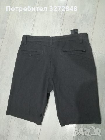 Елегантен къс панталон  VOLCOM /френски, снимка 2 - Къси панталони и бермуди - 45505225