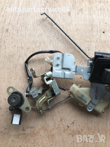 Външна дръжка за заден капак с заключващ механизъм за Mazda Tribute 2.0 (2002), снимка 3 - Части - 53612368