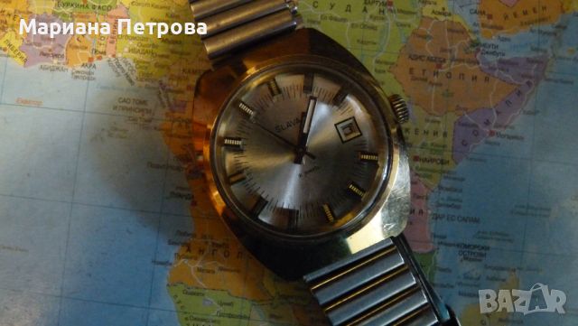 Руски часовник "Слава",позлатен, с датник и метална каишка, снимка 1 - Мъжки - 46072593