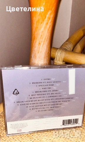 Албум Ариана Гранде , снимка 2 - CD дискове - 53367524