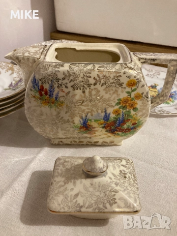 Винтидж чинийки и чайник, снимка 4 - Антикварни и старинни предмети - 52338532