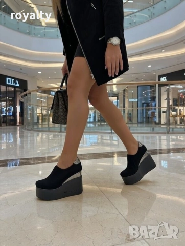 Обувки на платформа - черен велур и лак, снимка 2 - Дамски ежедневни обувки - 53705401