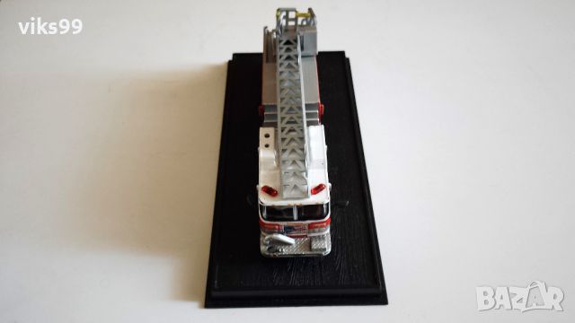 Пожарна 2005 Quint Pierce Fire Truck Amercom 1:87, снимка 4 - Колекции - 46532031