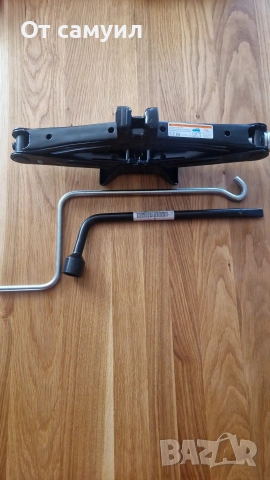 Крик и ключ за гуми, снимка 2 - Аксесоари и консумативи - 53848196