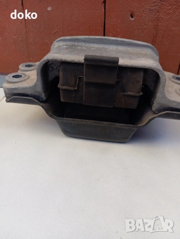 Тампон двигател голф 5, снимка 5 - Части - 53810261