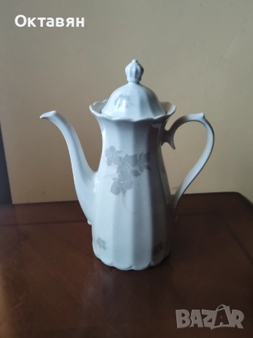 Порцеланов чайник